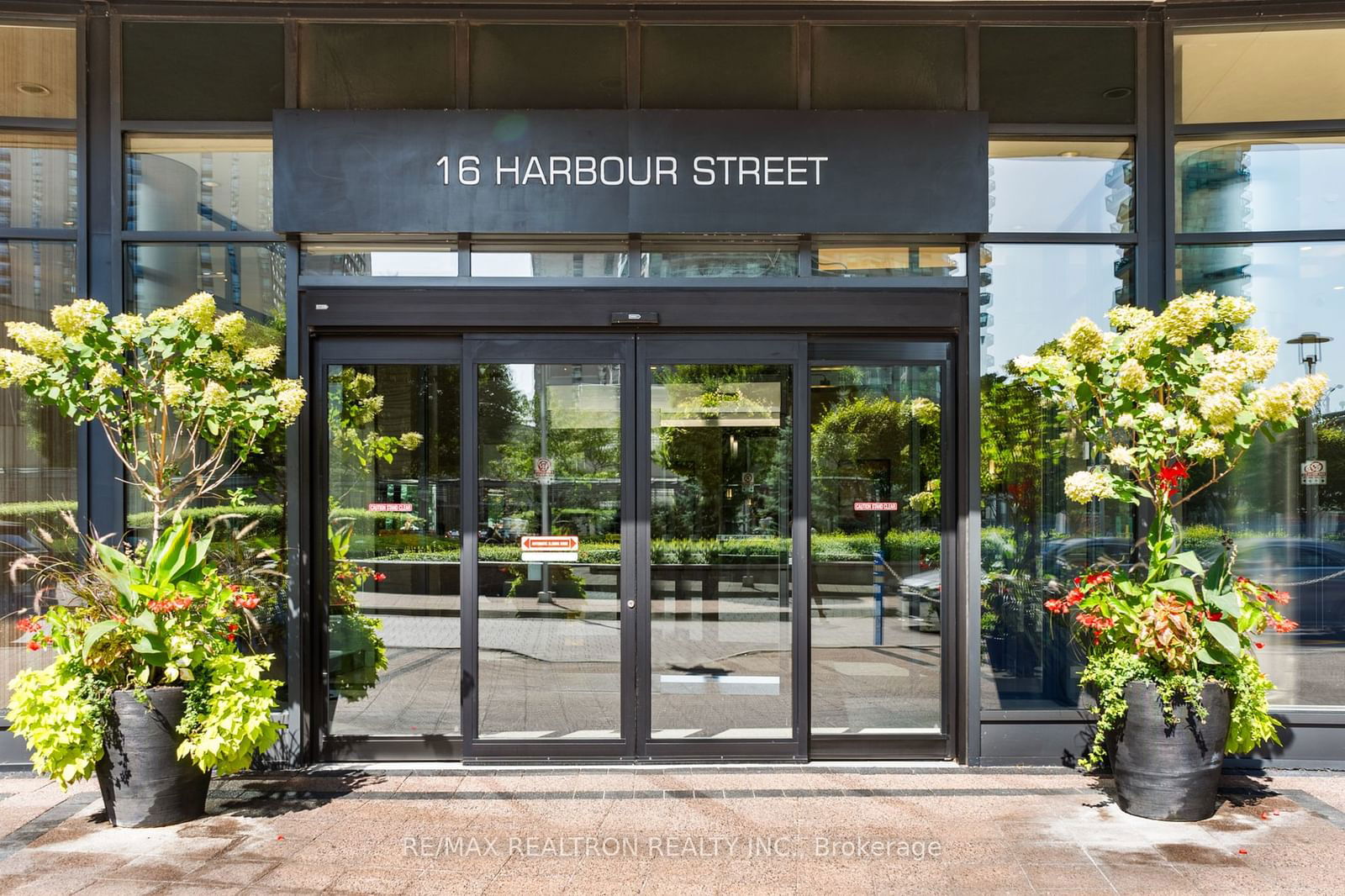 16 Harbour St W, unit 3701 for sale