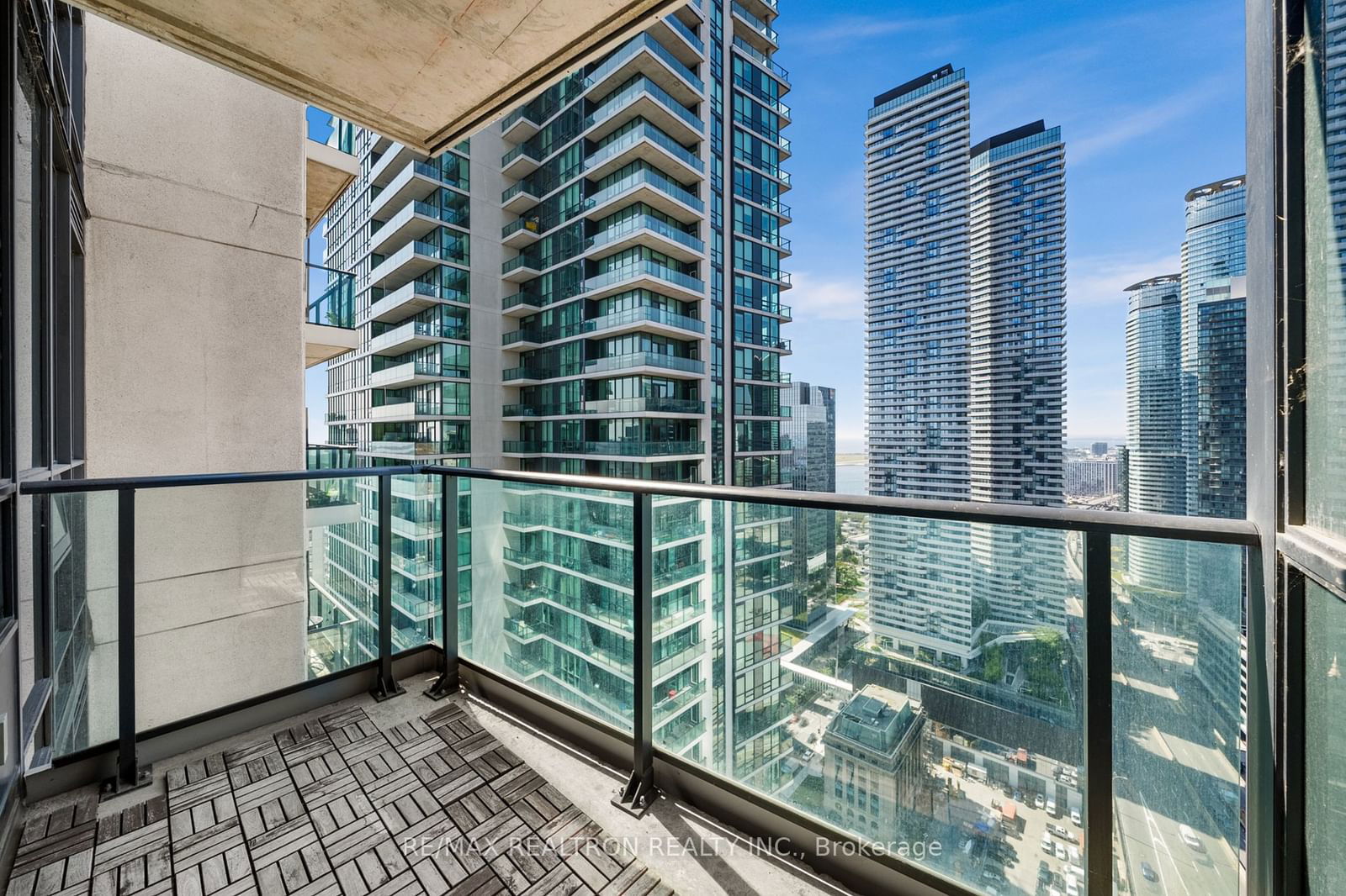 16 Harbour St W, unit 3701 for sale