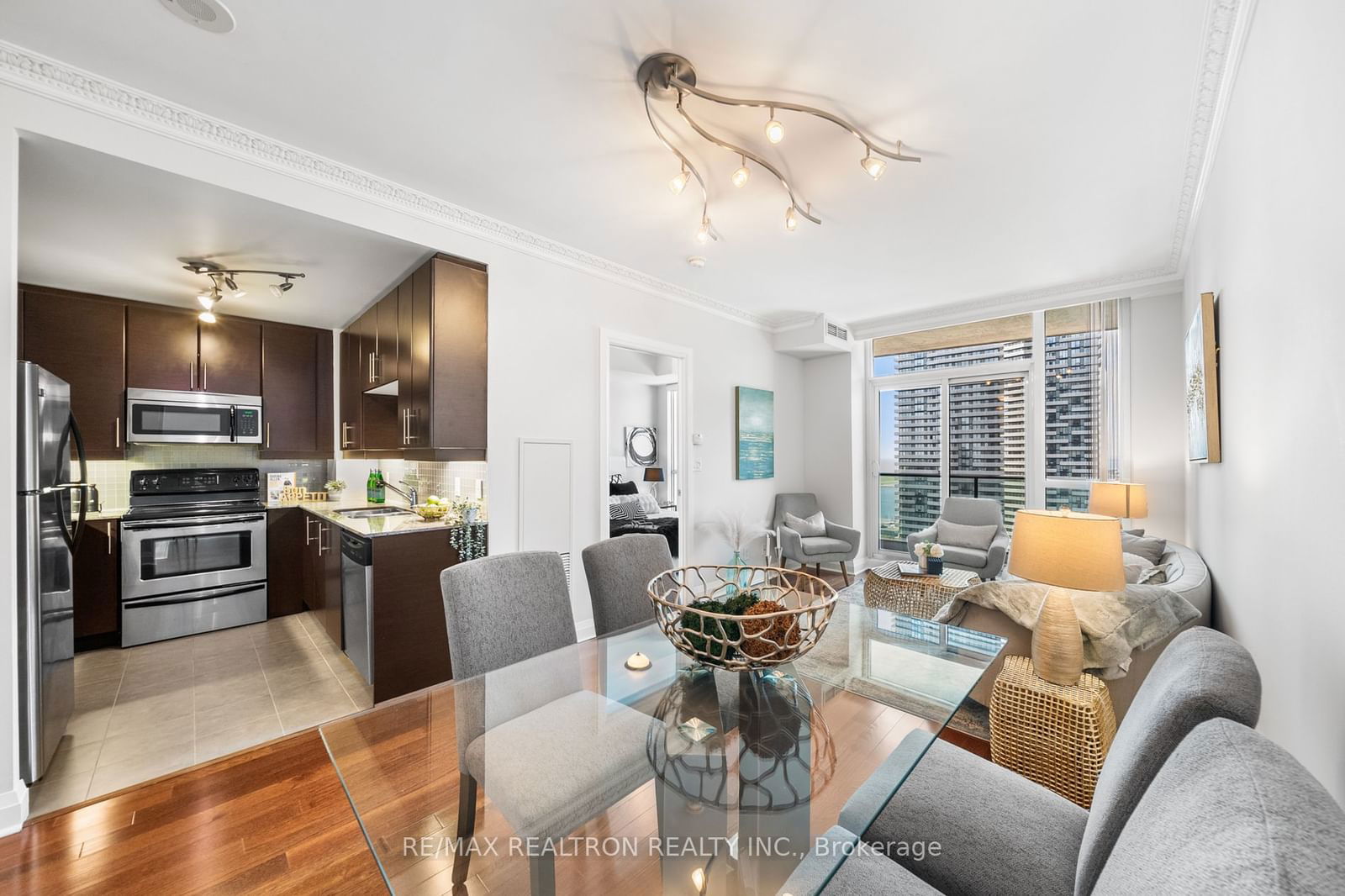 16 Harbour St W, unit 3701 for sale