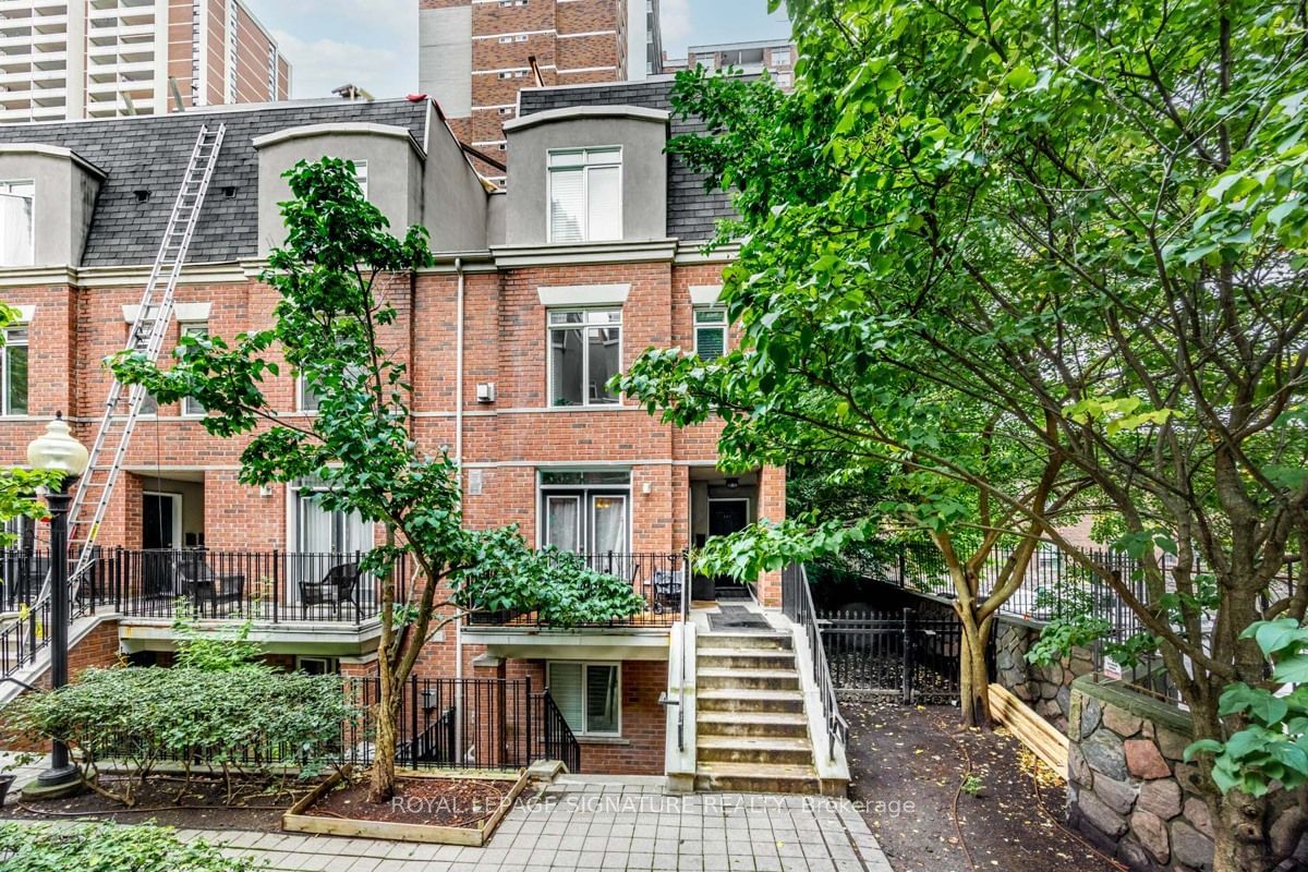 The Central Townhouses, Downtown, Toronto