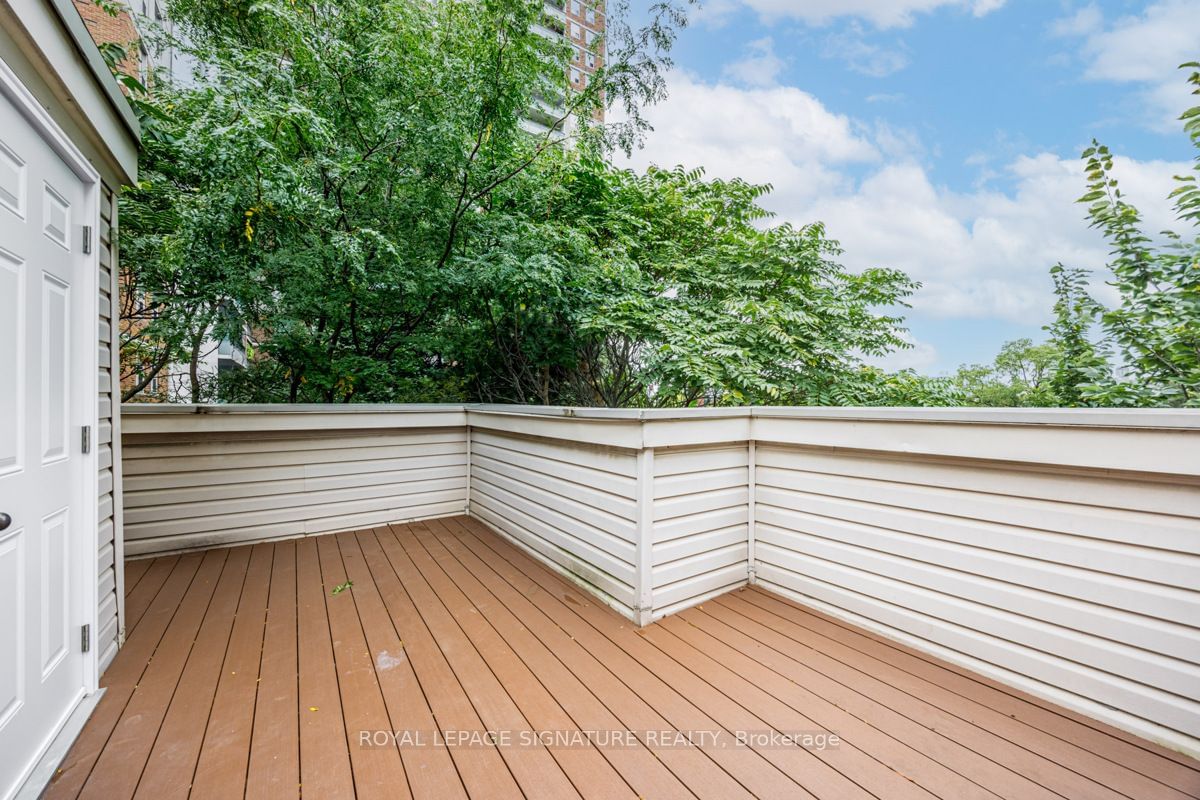 415 Jarvis St, unit 401 for sale