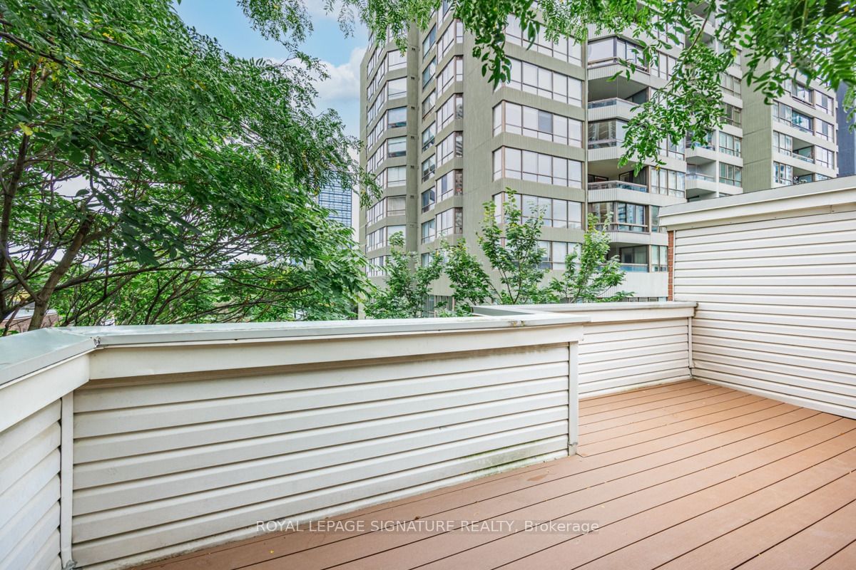 415 Jarvis St, unit 401 for sale