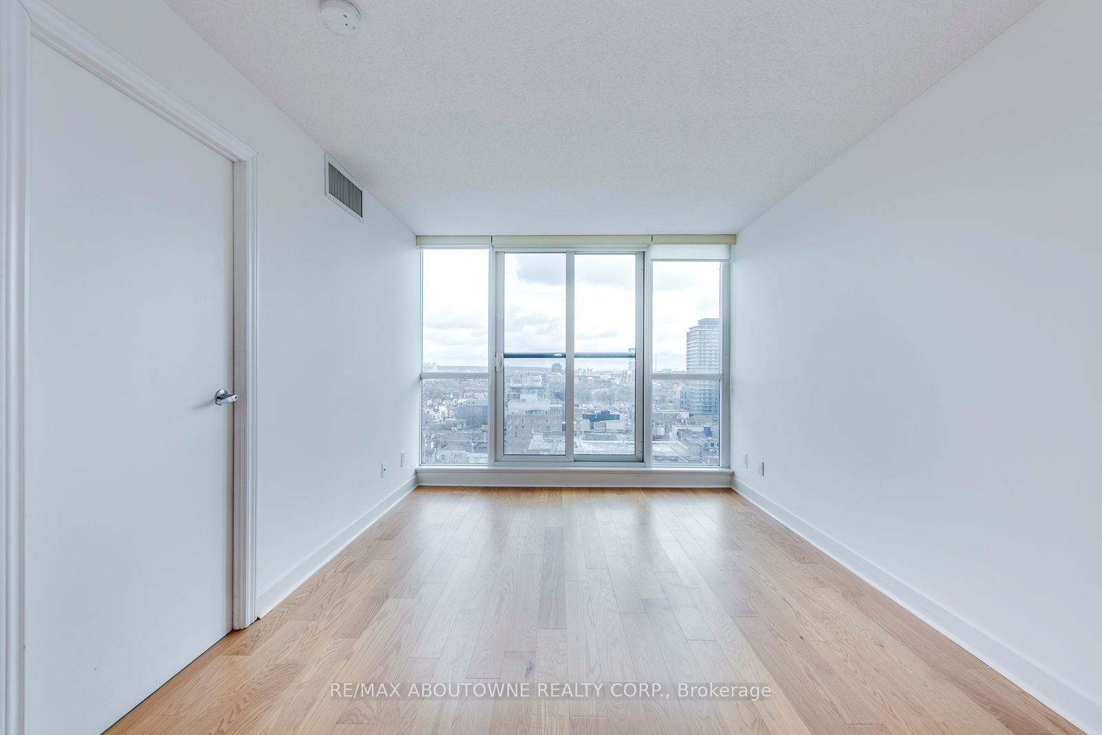 320 Richmond St E, unit 1518 for rent