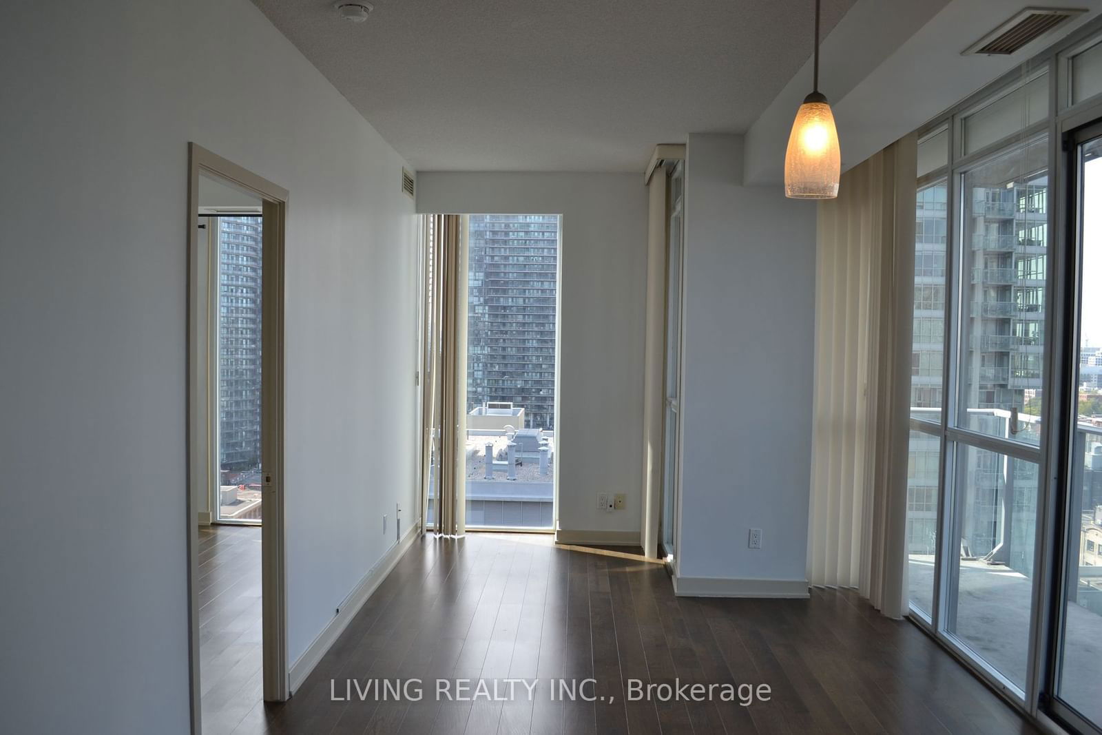 126 Simcoe St, unit 2004 for sale