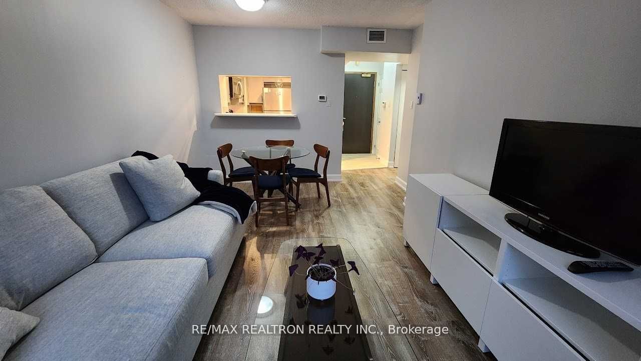 7 Broadway Ave, unit 211 for rent