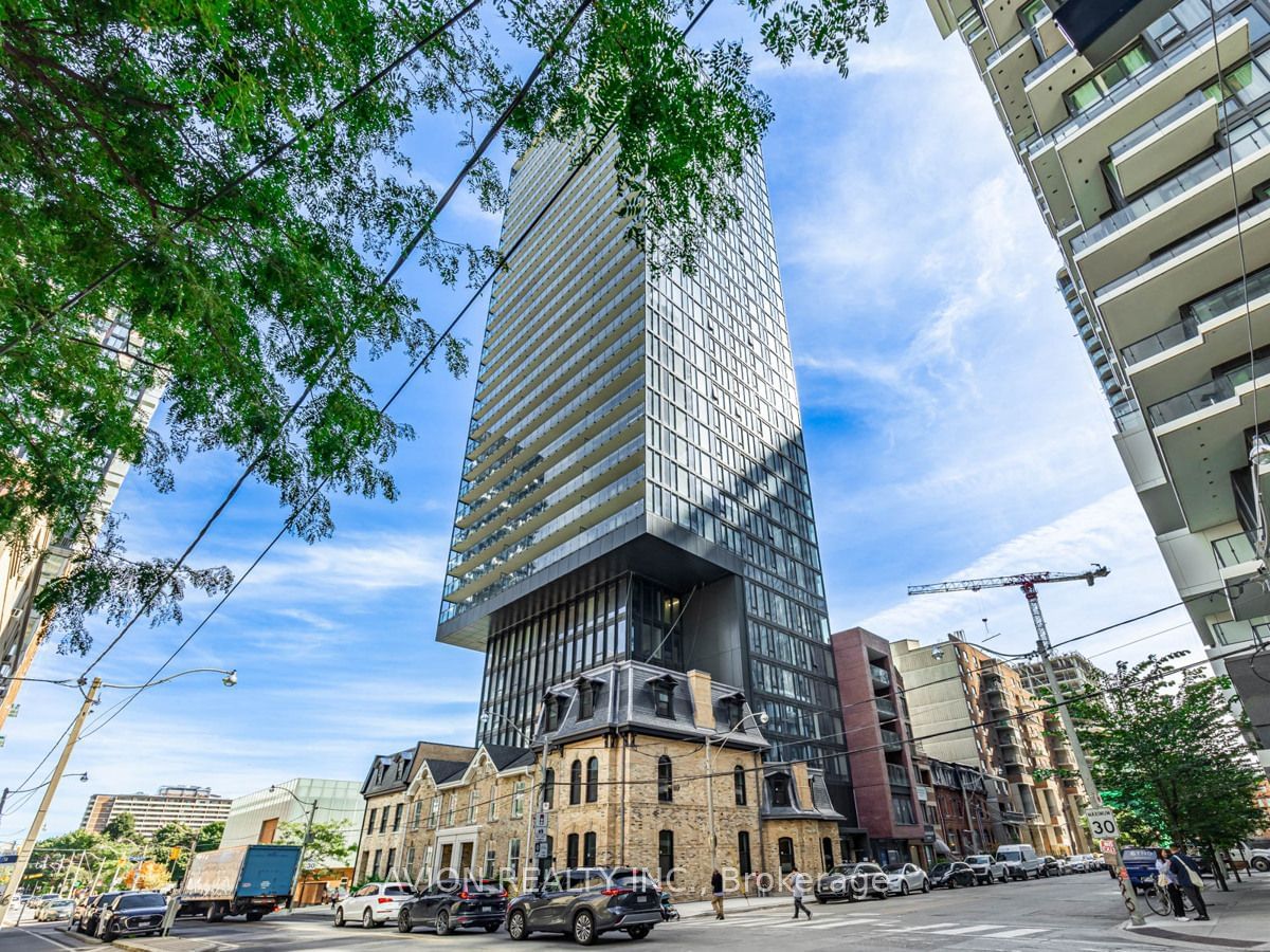 47 Mutual St, unit 505 for sale