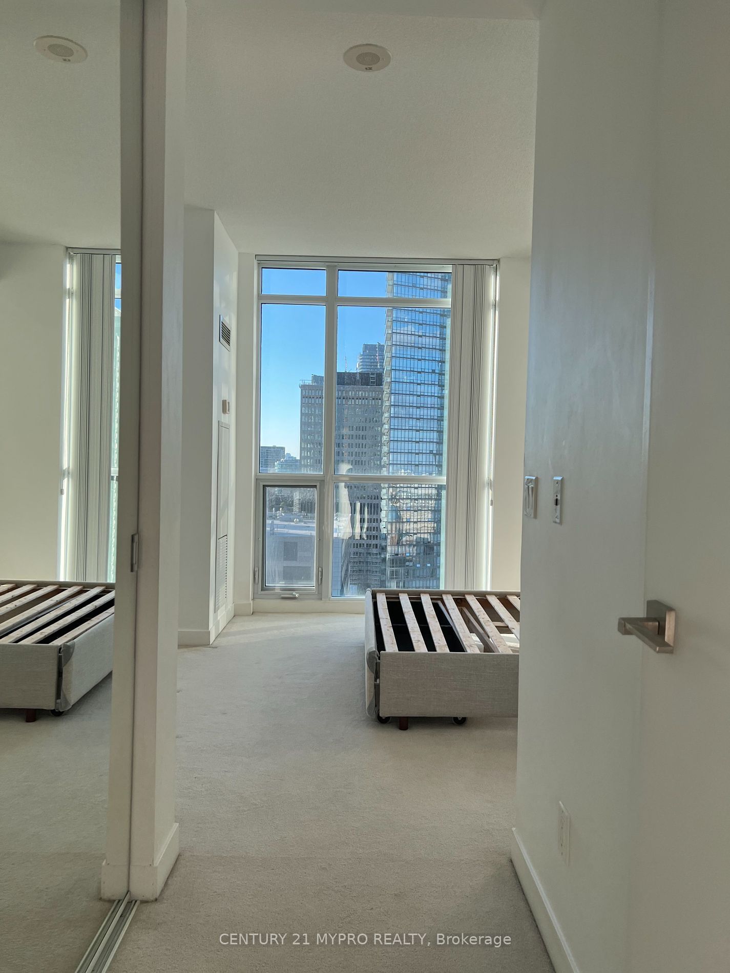 770 Bay St, unit 2401 for rent