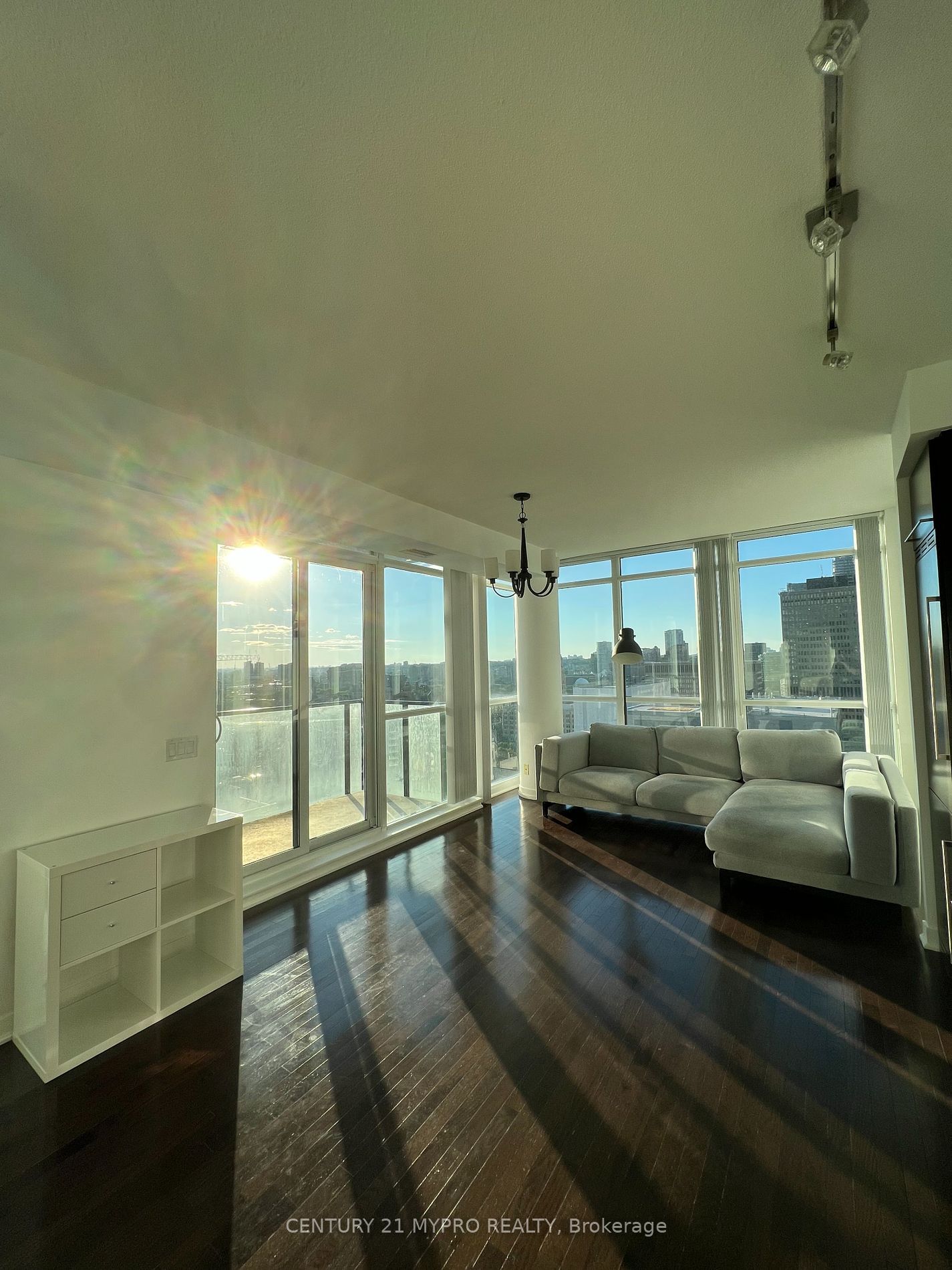 770 Bay St, unit 2401 for rent