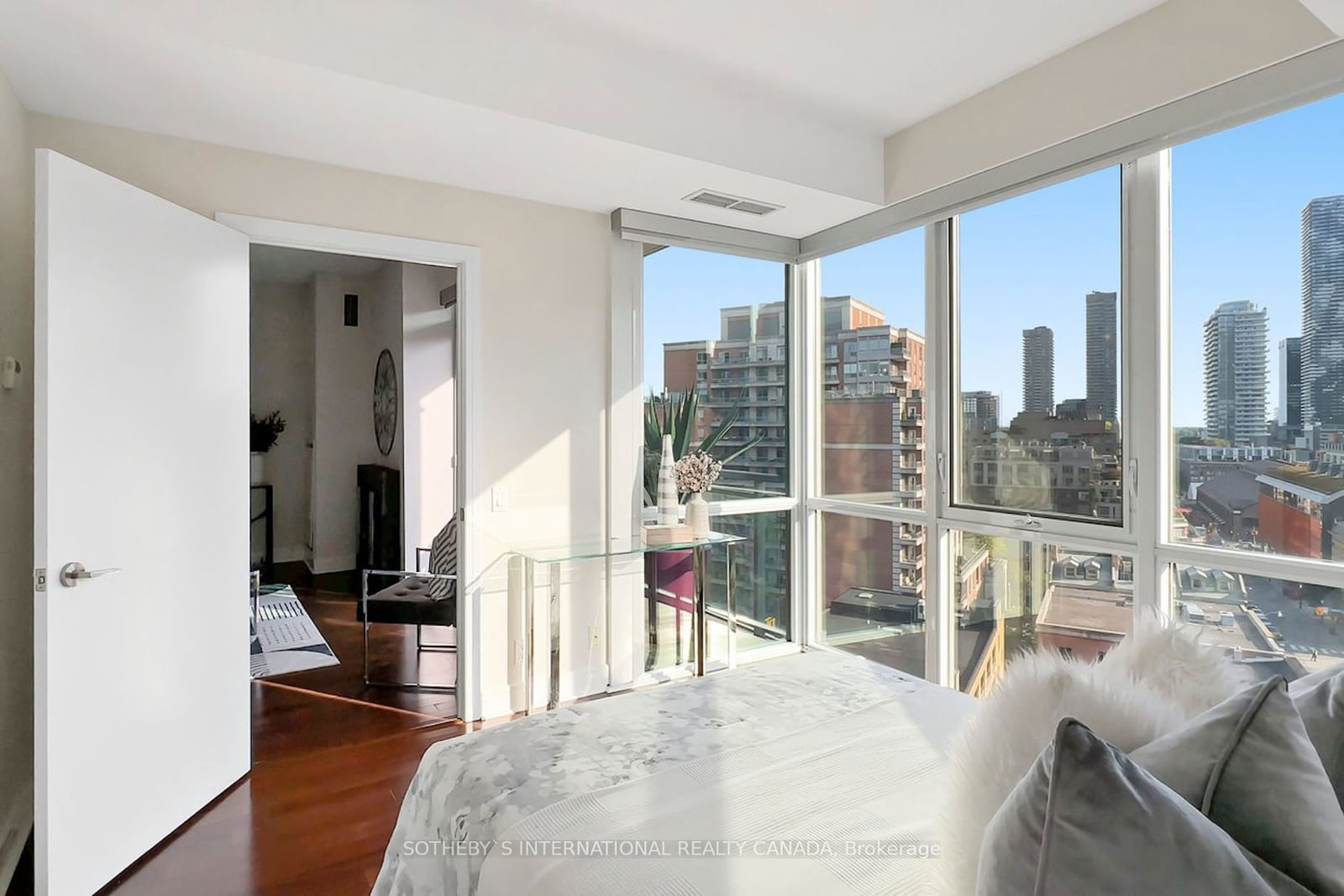 112 George St, unit S1005 for sale