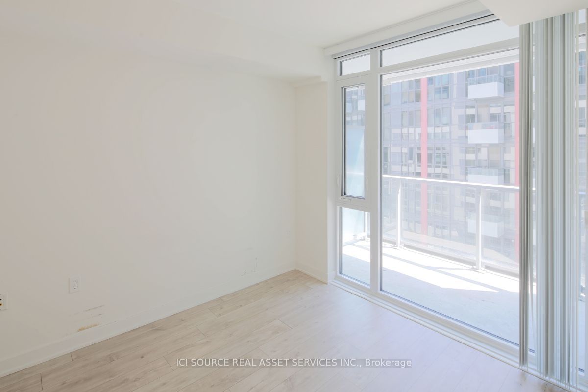 576 Front St W, unit 627 for rent