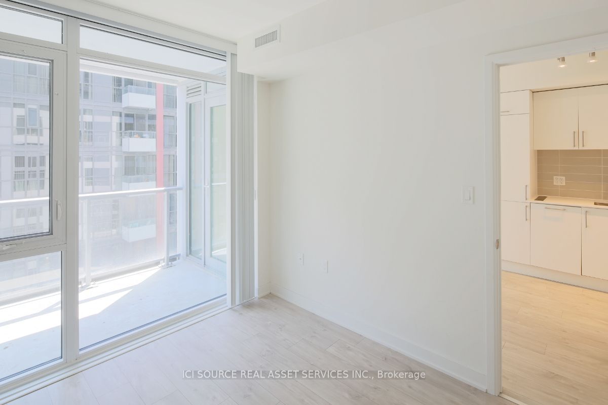 576 Front St W, unit 627 for rent