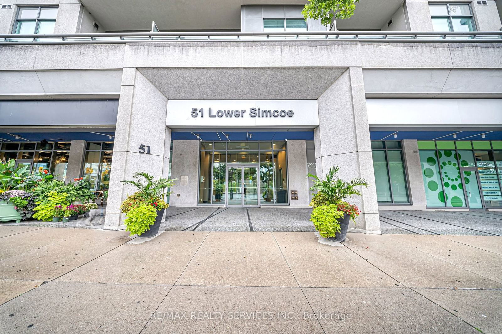 51 Lower Simcoe St, unit 910 for rent