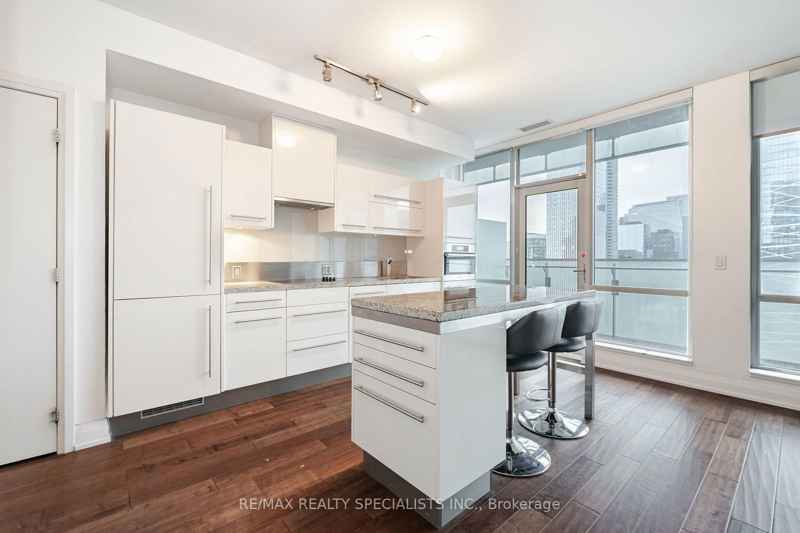 80 John St, unit 2910 for sale