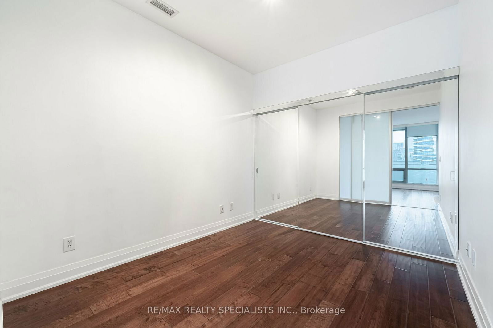 80 John St, unit 2910 for sale