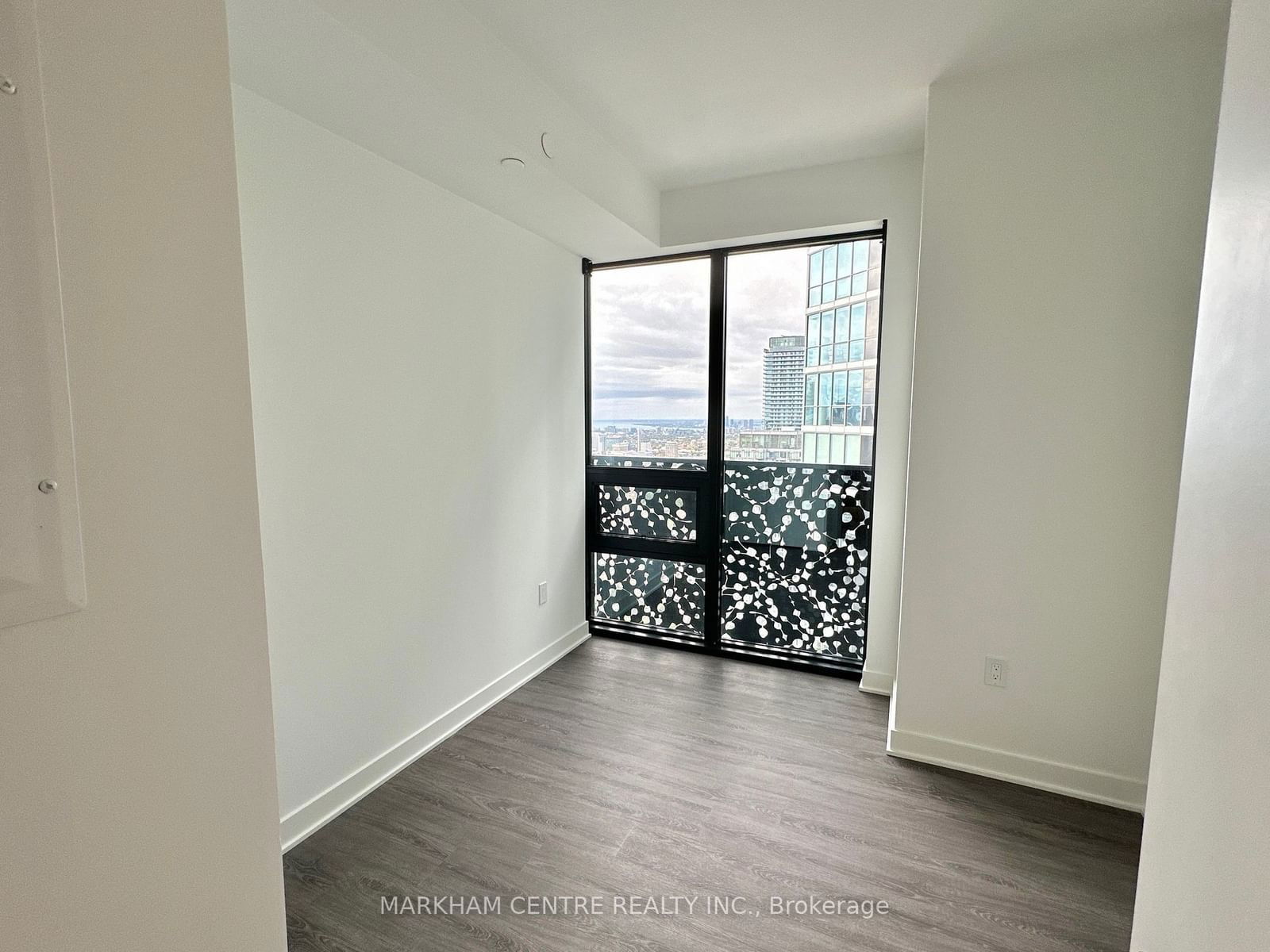 55 Charles St E, unit 4005 for rent