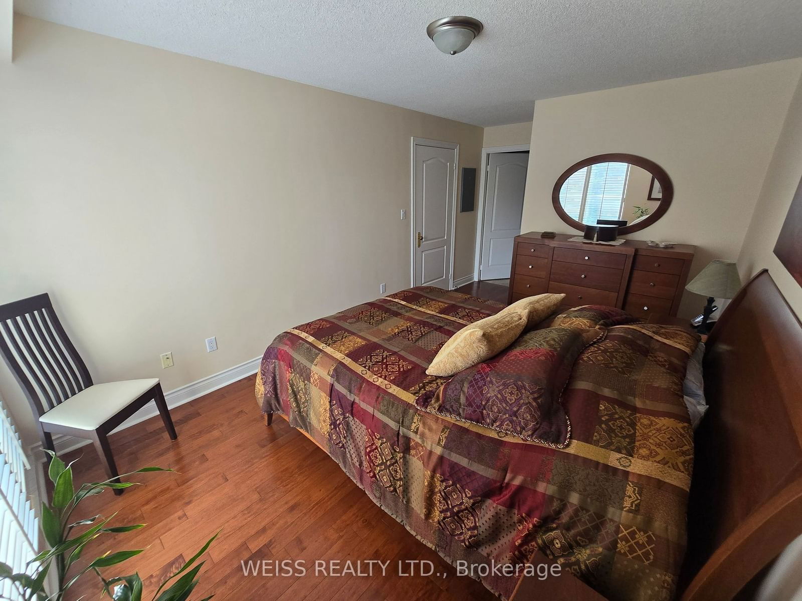 800 Spadina Rd, unit 404 for sale