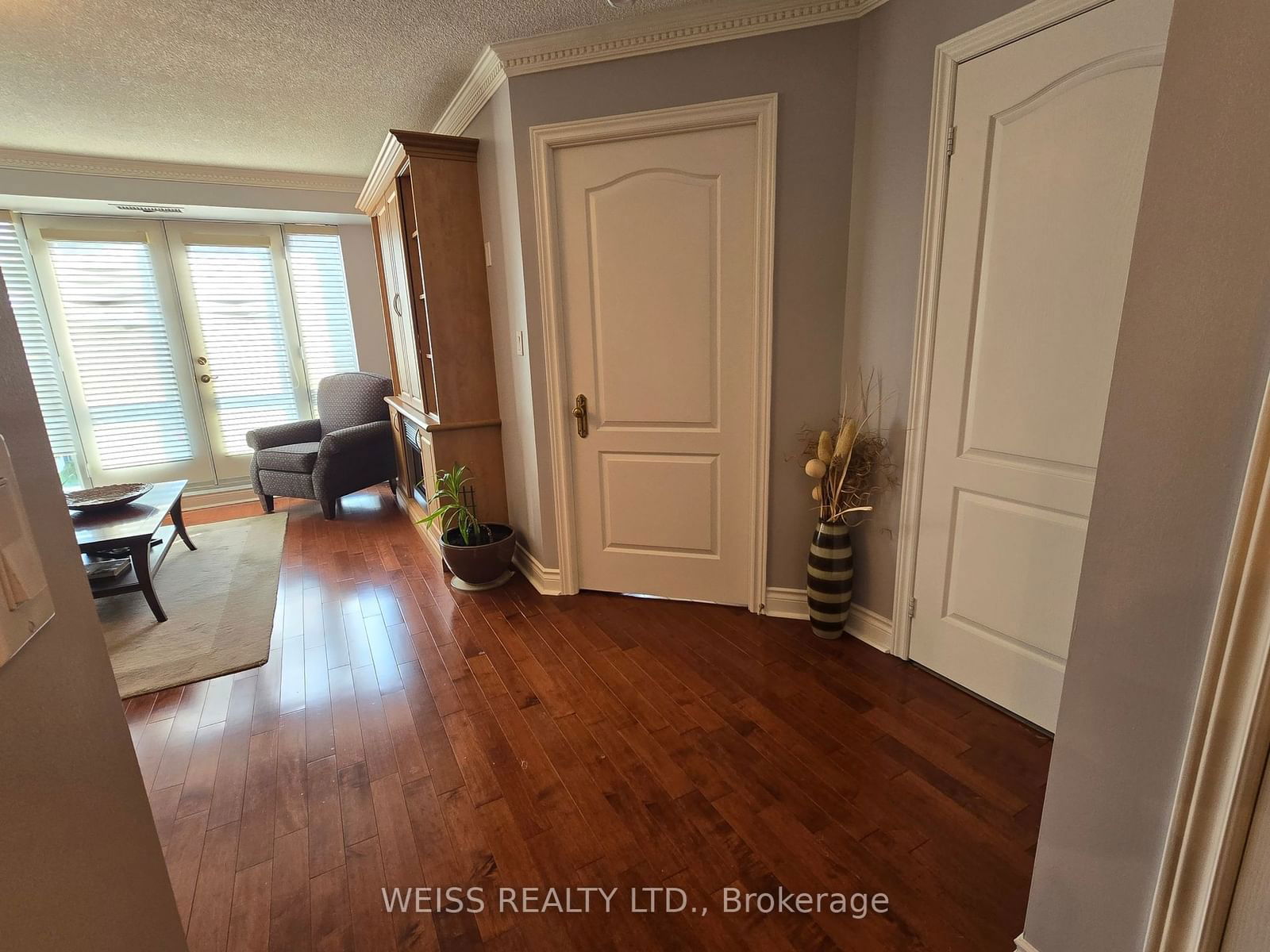 800 Spadina Rd, unit 404 for sale