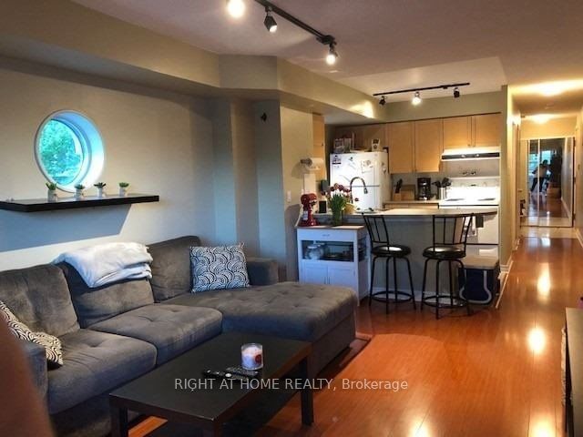 600 Queens Quay W, unit 219 for rent