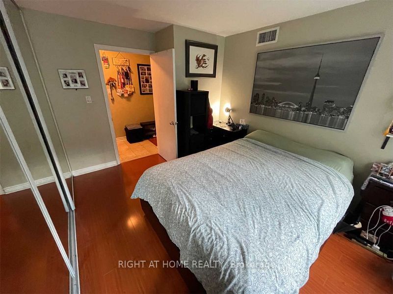 600 Queens Quay W, unit 219 for rent