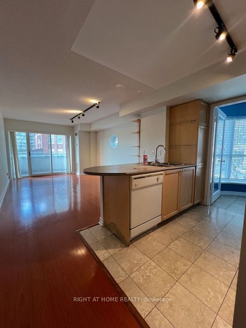 600 Queens Quay W, unit 219 for rent