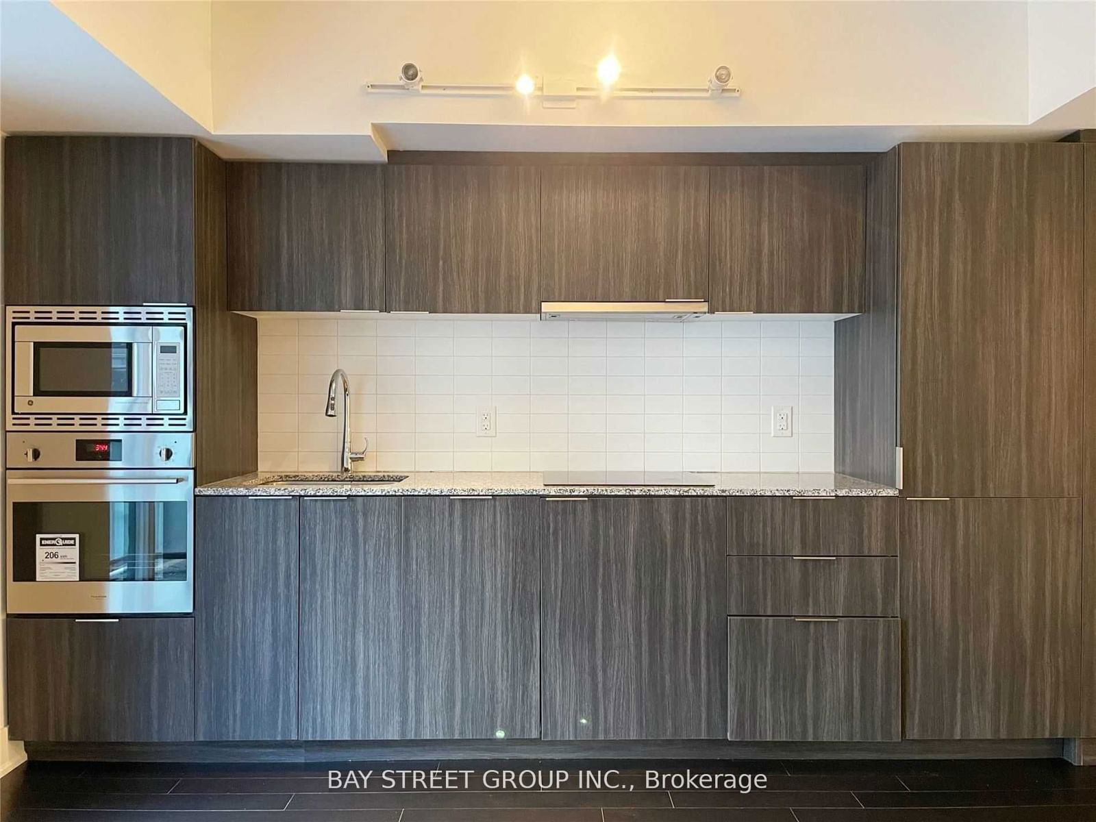 955 Bay St, unit 502 for rent