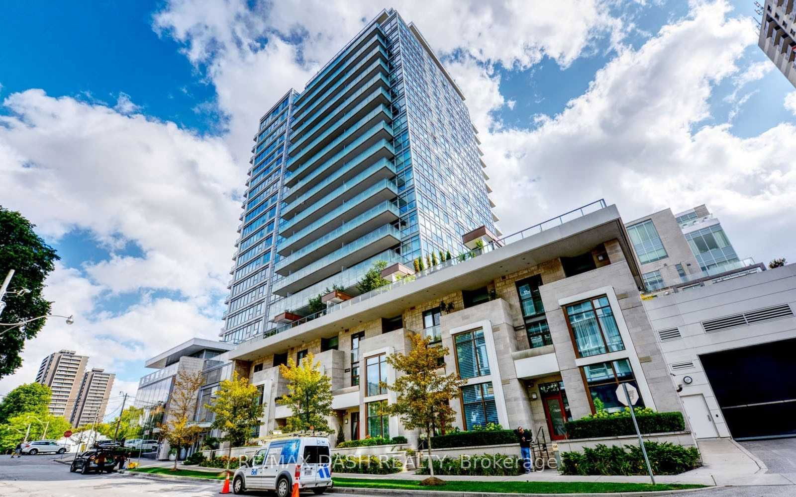 170 Avenue Rd, unit 1704 for sale