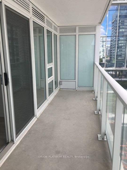 17 Bathurst St, unit 803 for rent