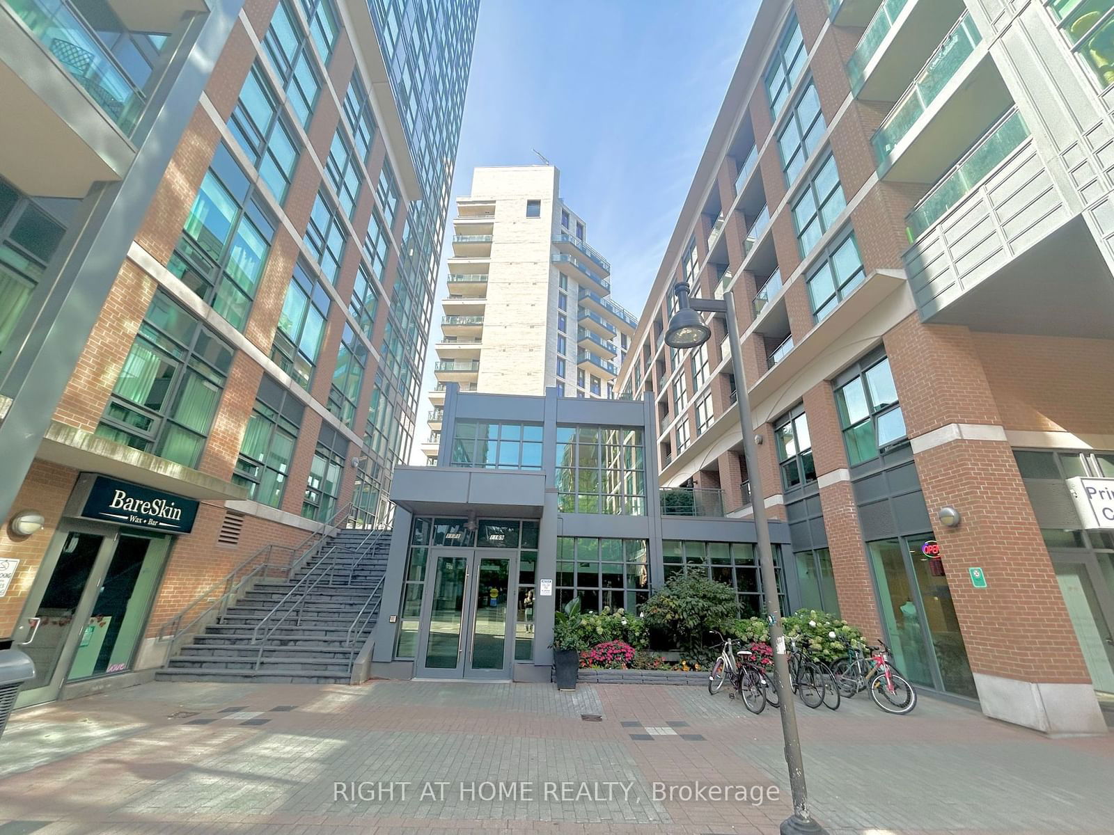 1169 Queen St W, unit 517 for sale