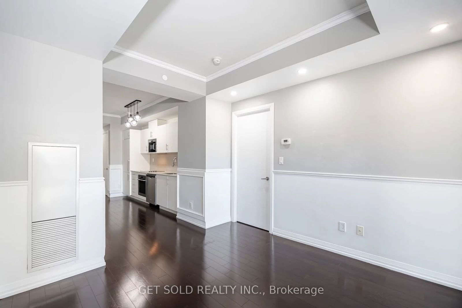 460 Adelaide St, unit 720 for rent