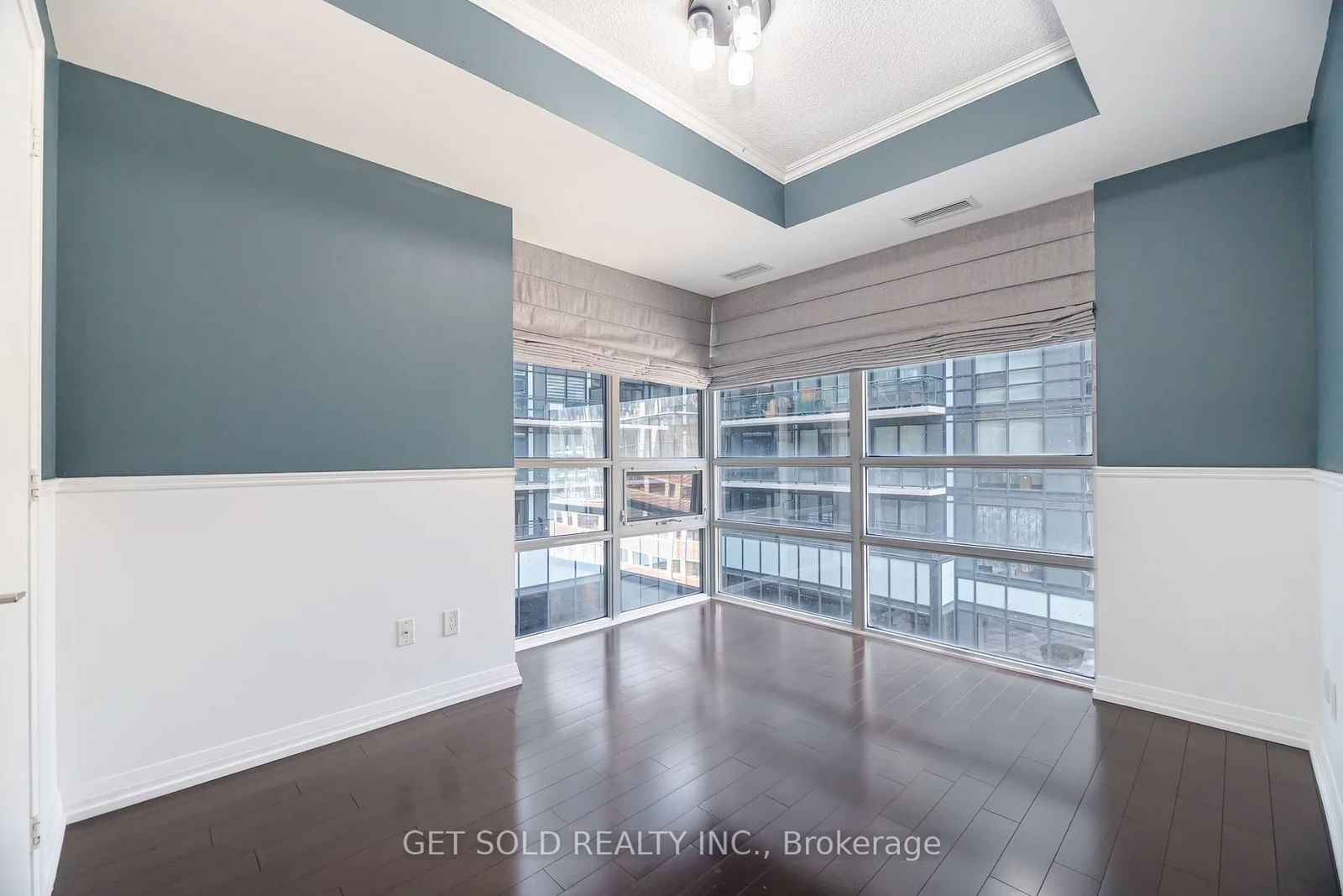 460 Adelaide St, unit 720 for rent