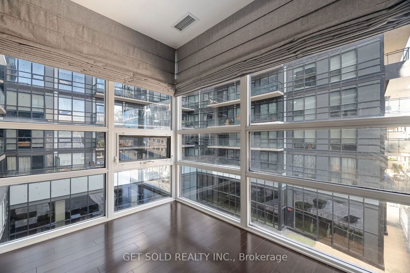 460 Adelaide St, unit 720 for rent