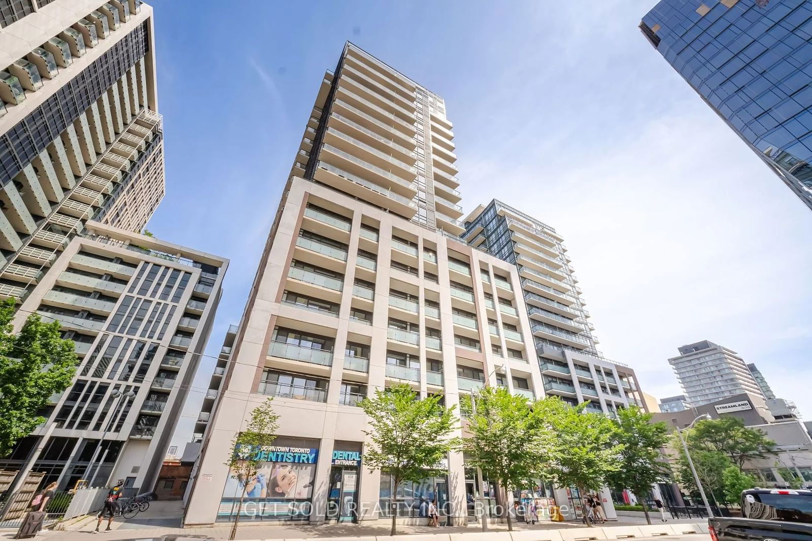 460 Adelaide St, unit 720 for rent