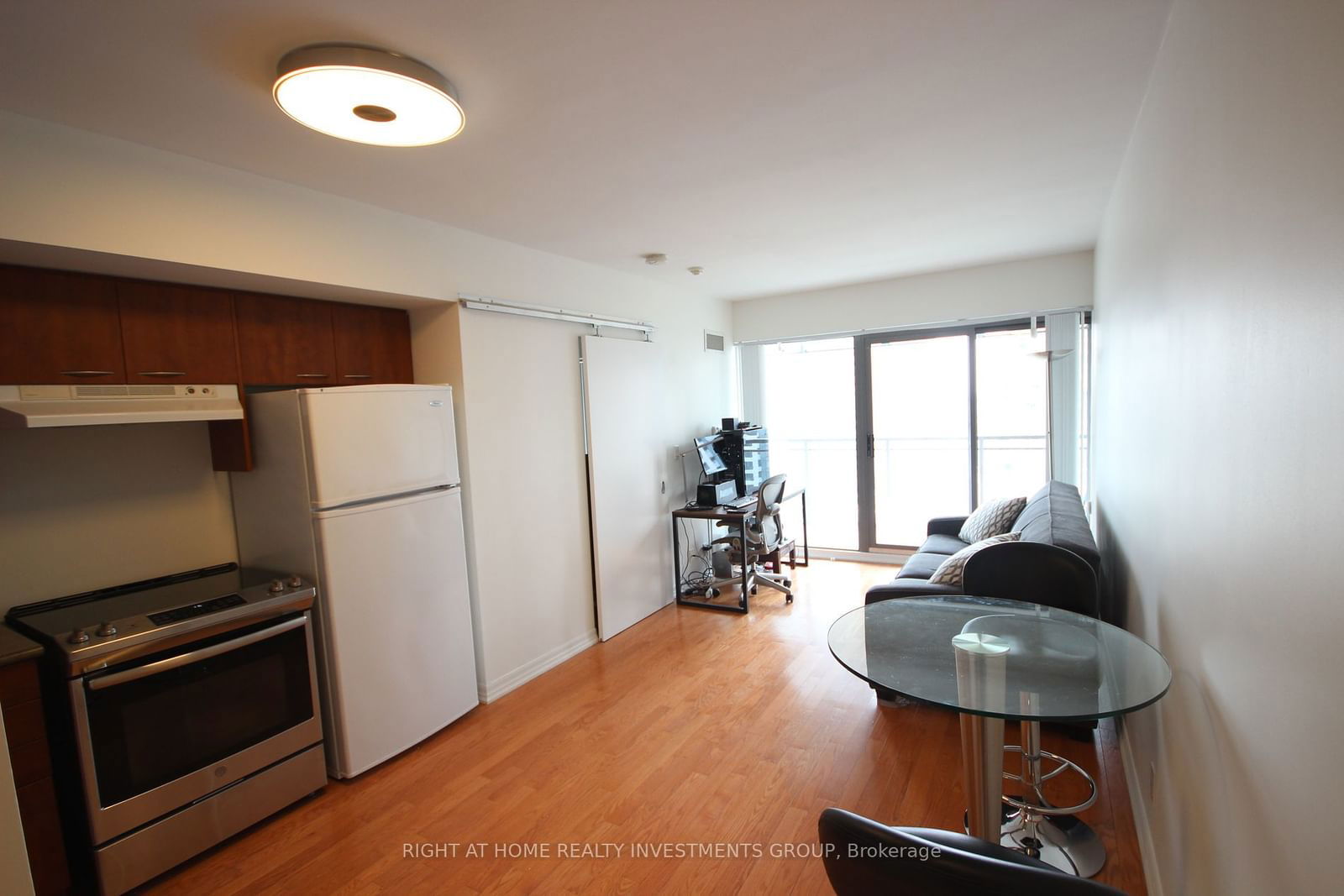 22 Wellesley St E, unit 2004 for rent