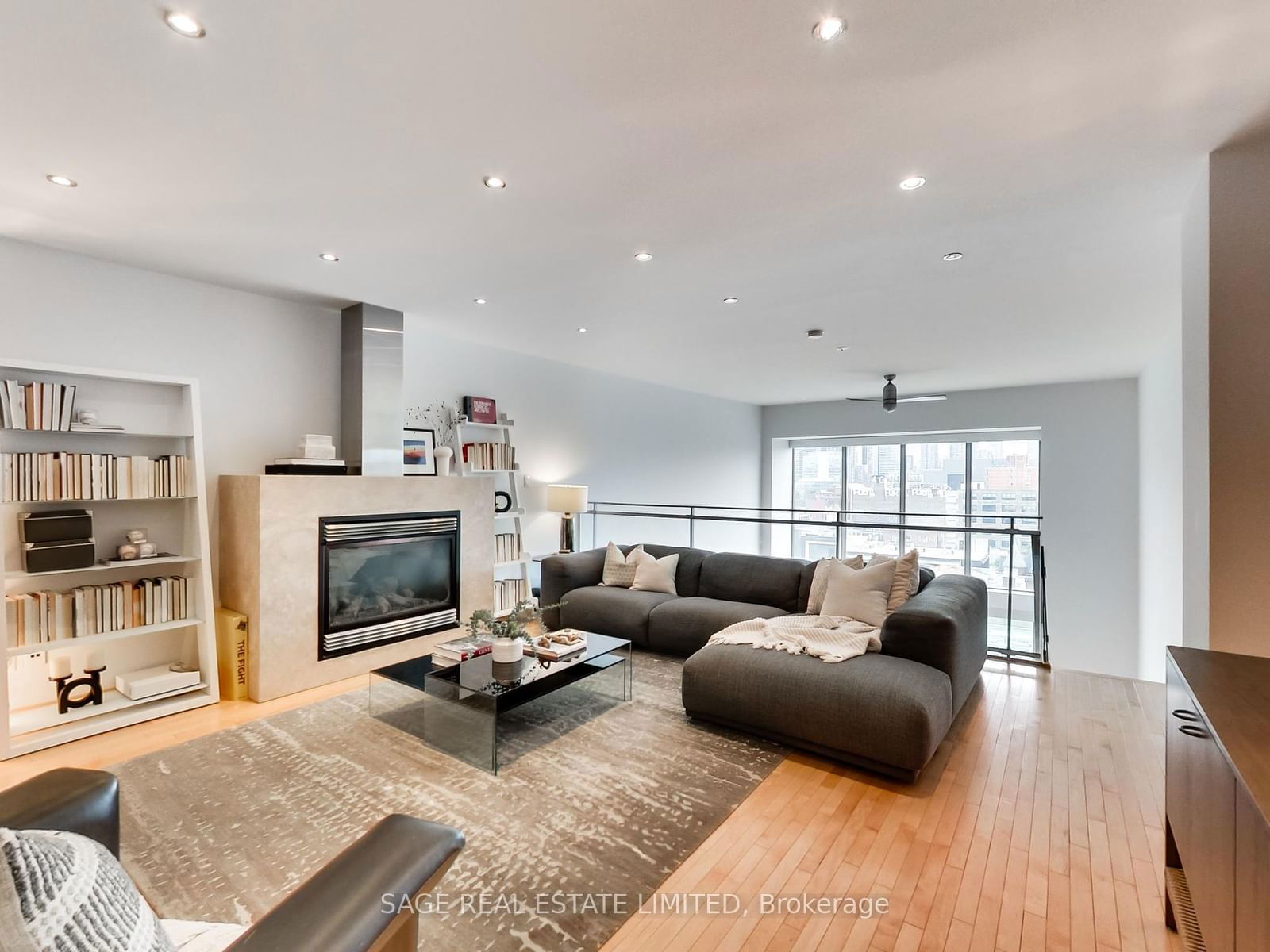 160 Baldwin St, unit PH616 for sale