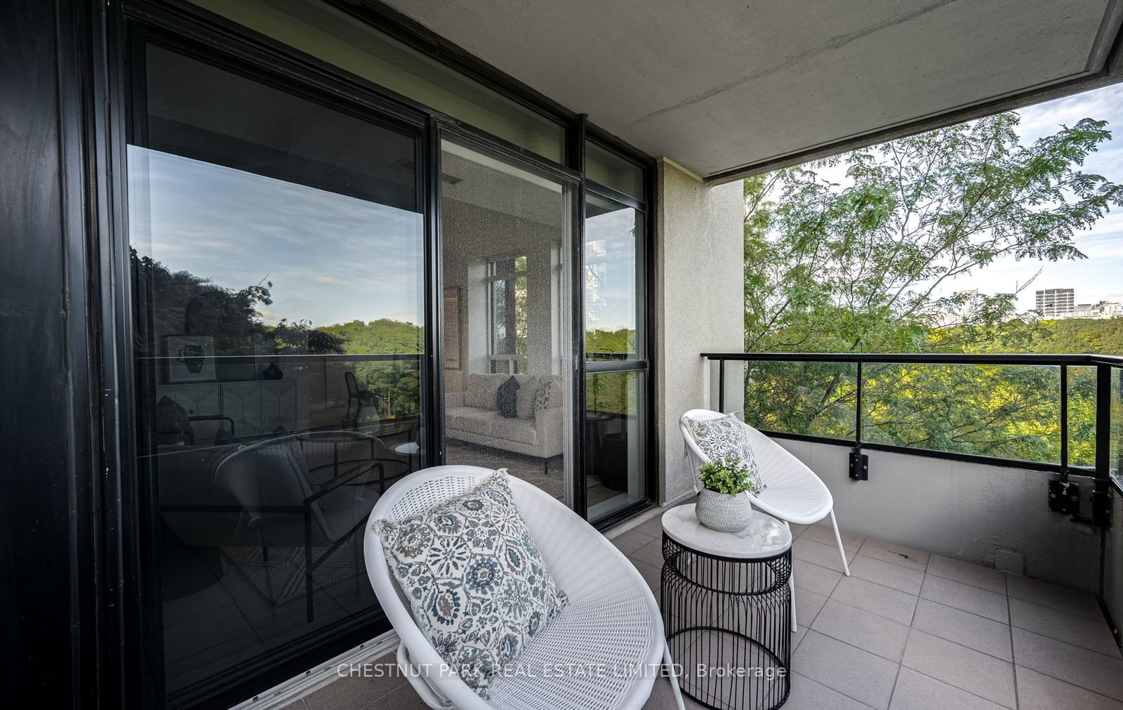 38 Avoca Ave, unit 501 for sale