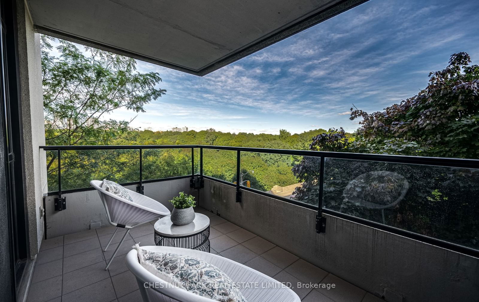 38 Avoca Ave, unit 501 for sale