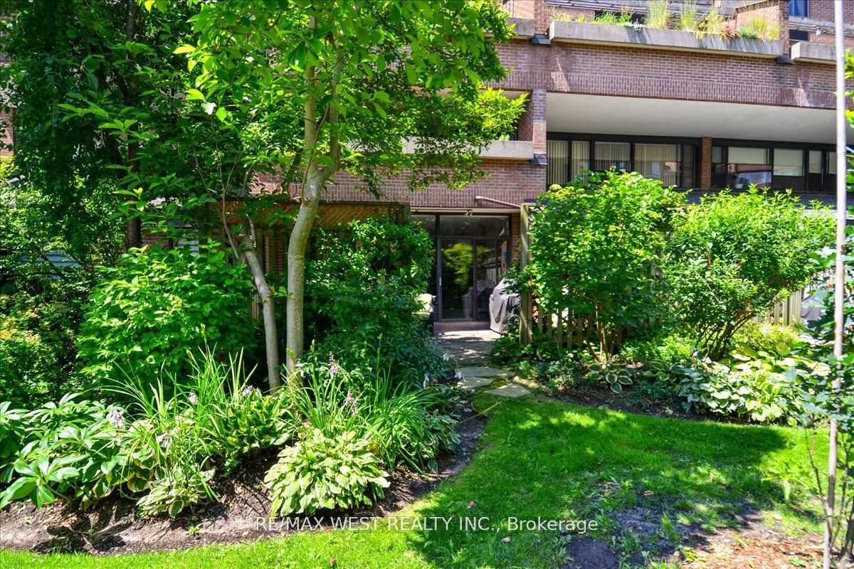 Bedford Glen Condos, Midtown, Toronto