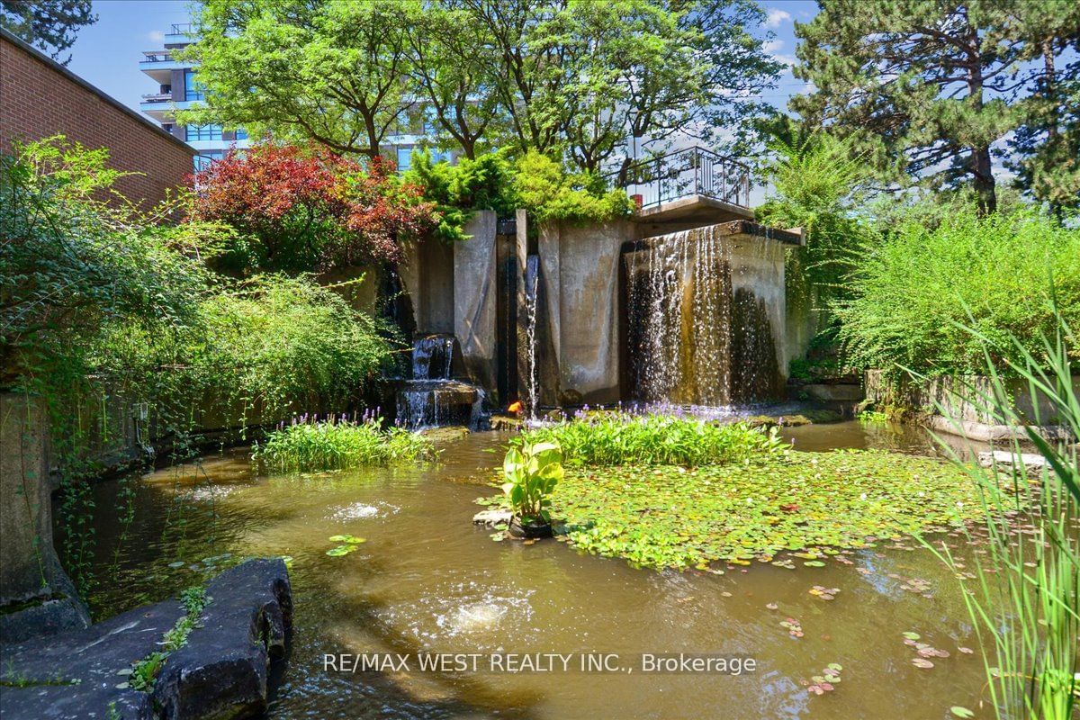 Bedford Glen Condos, Midtown, Toronto