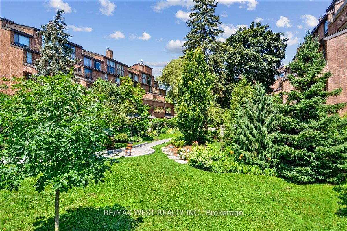 1555 Avenue Rd, unit 105 for sale