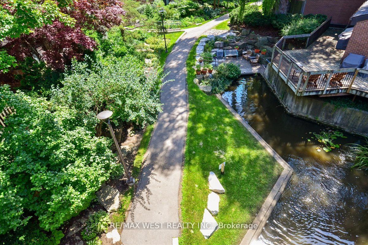 Bedford Glen Condos, Midtown, Toronto