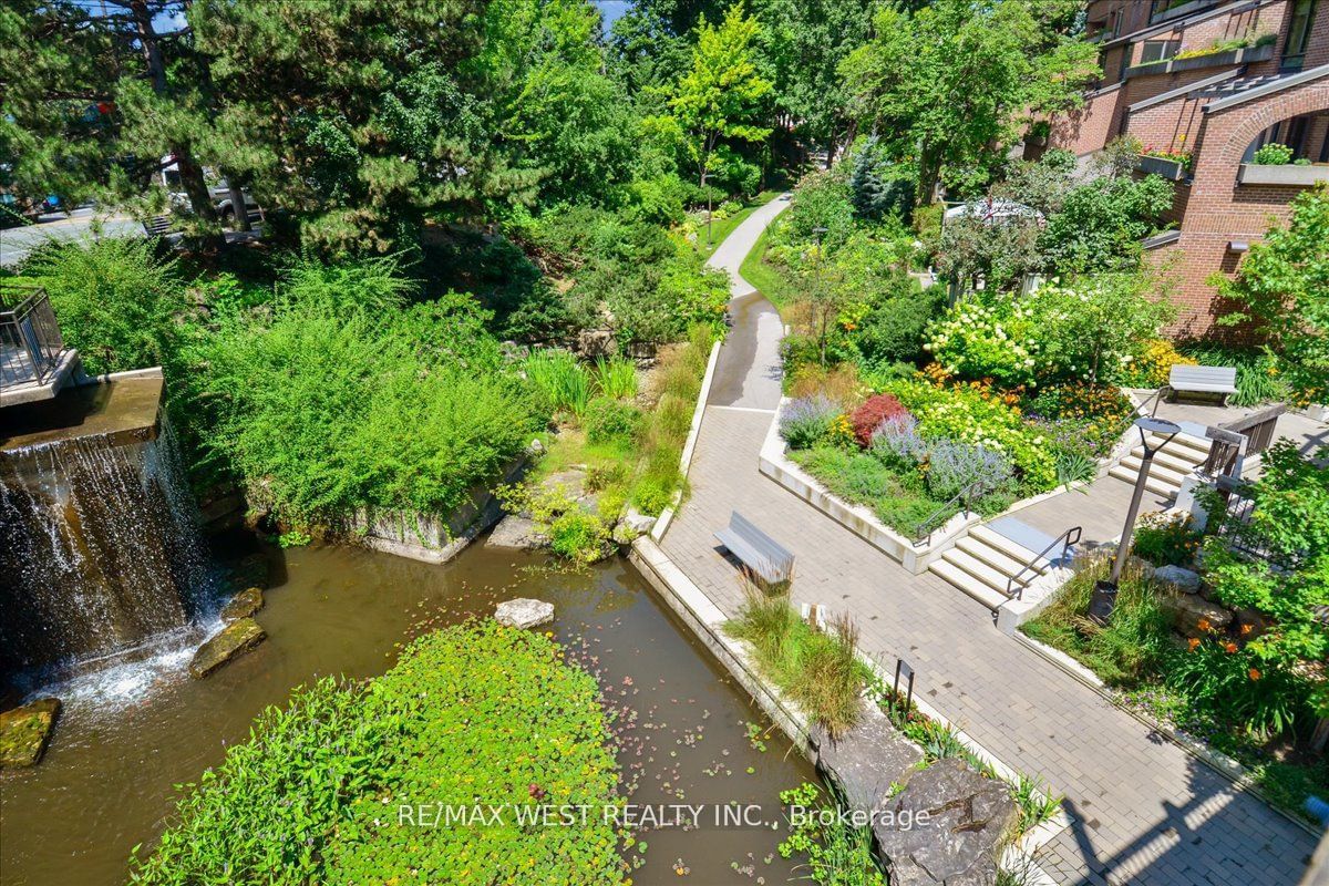 Bedford Glen Condos, Midtown, Toronto