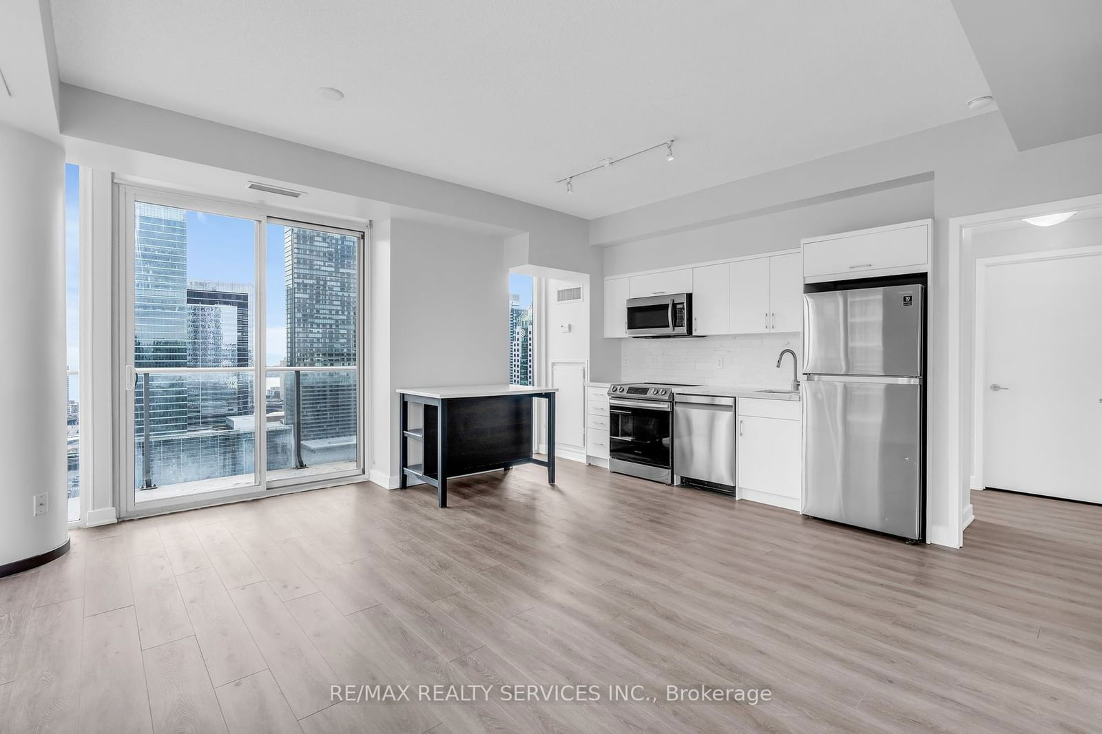 126 Simcoe St, unit 3008 for rent