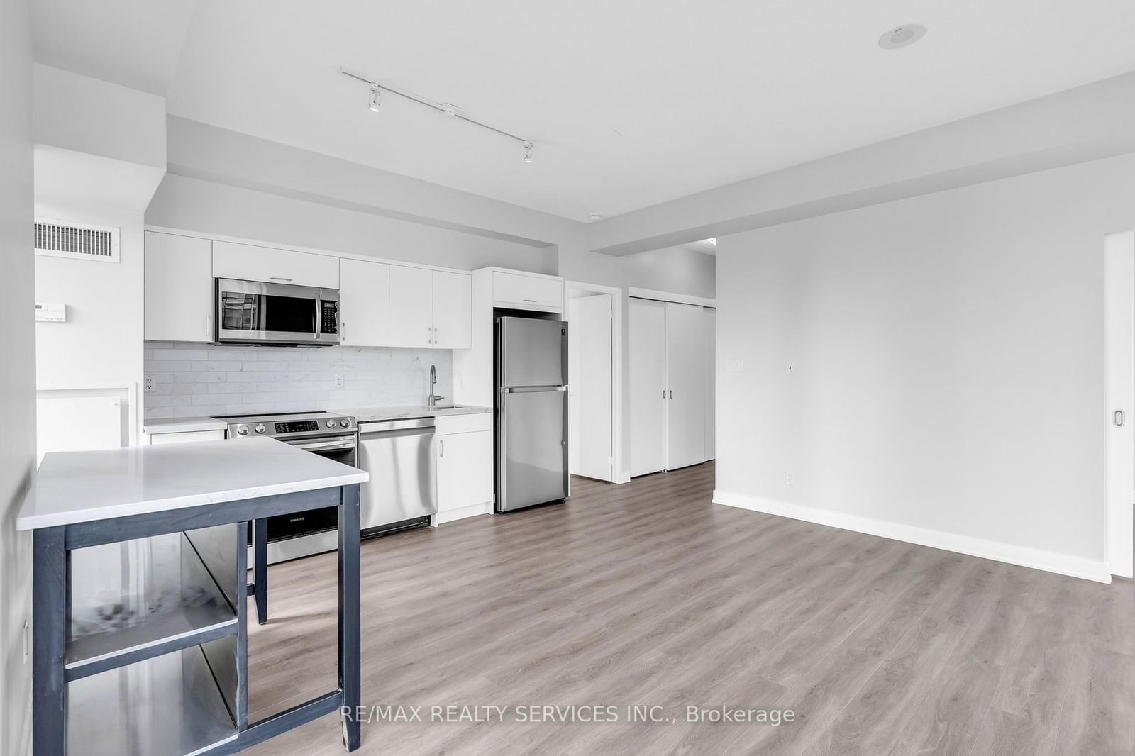 126 Simcoe St, unit 3008 for rent