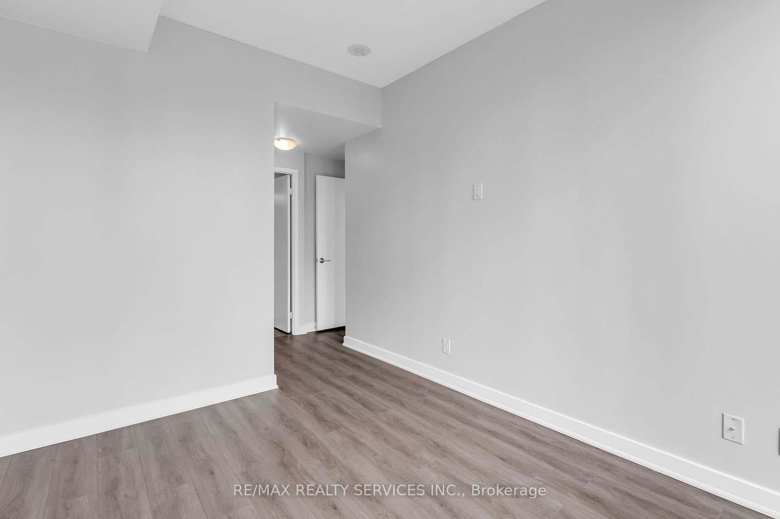 126 Simcoe St, unit 3008 for rent