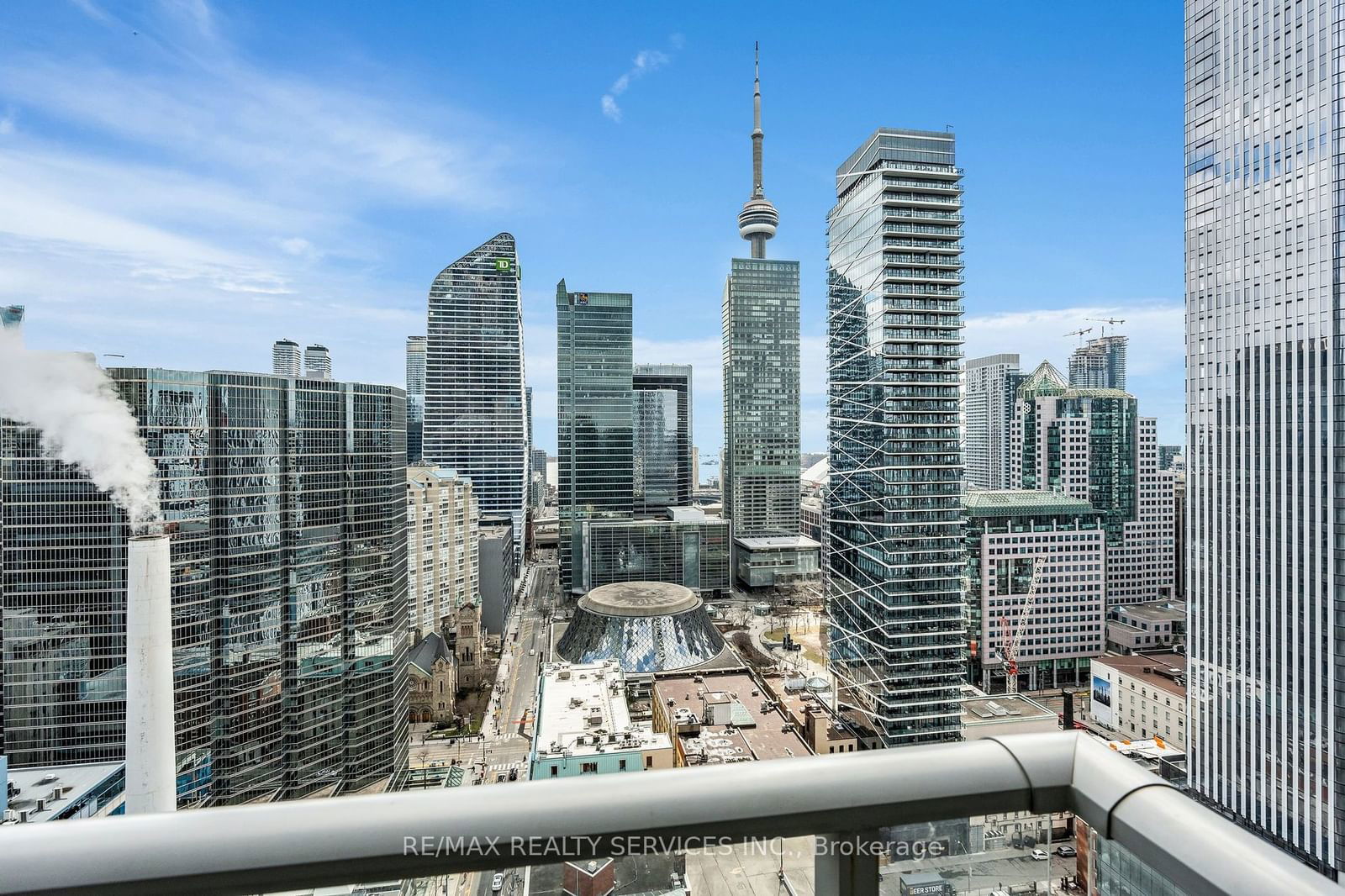 126 Simcoe St, unit 3008 for rent