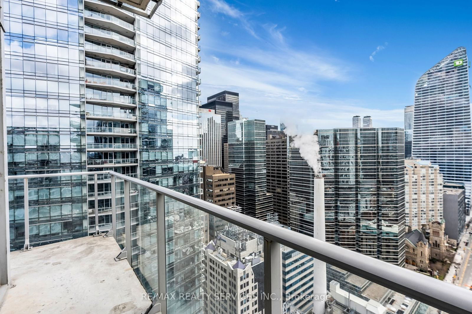 126 Simcoe St, unit 3008 for rent