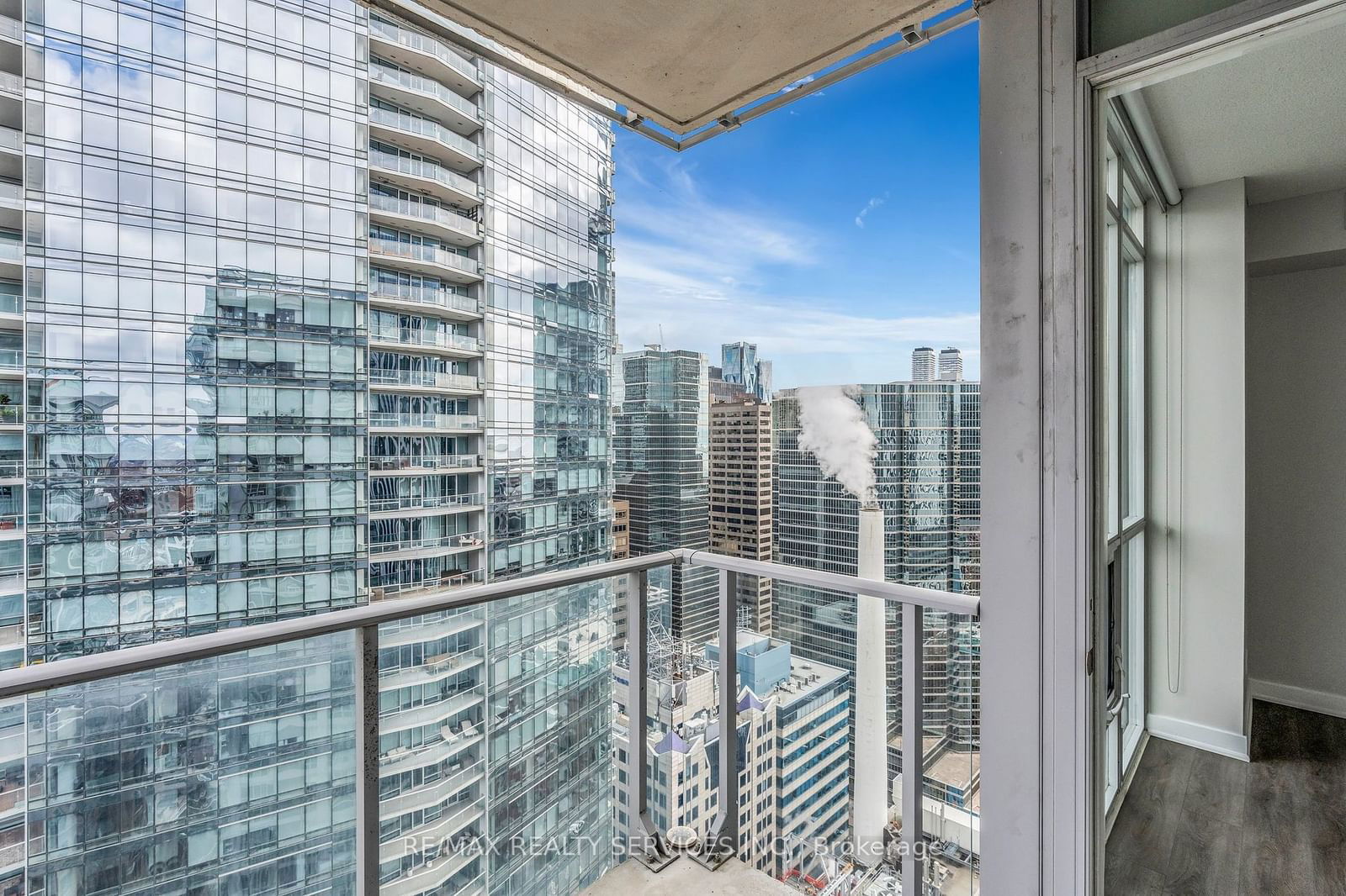 126 Simcoe St, unit 3008 for rent