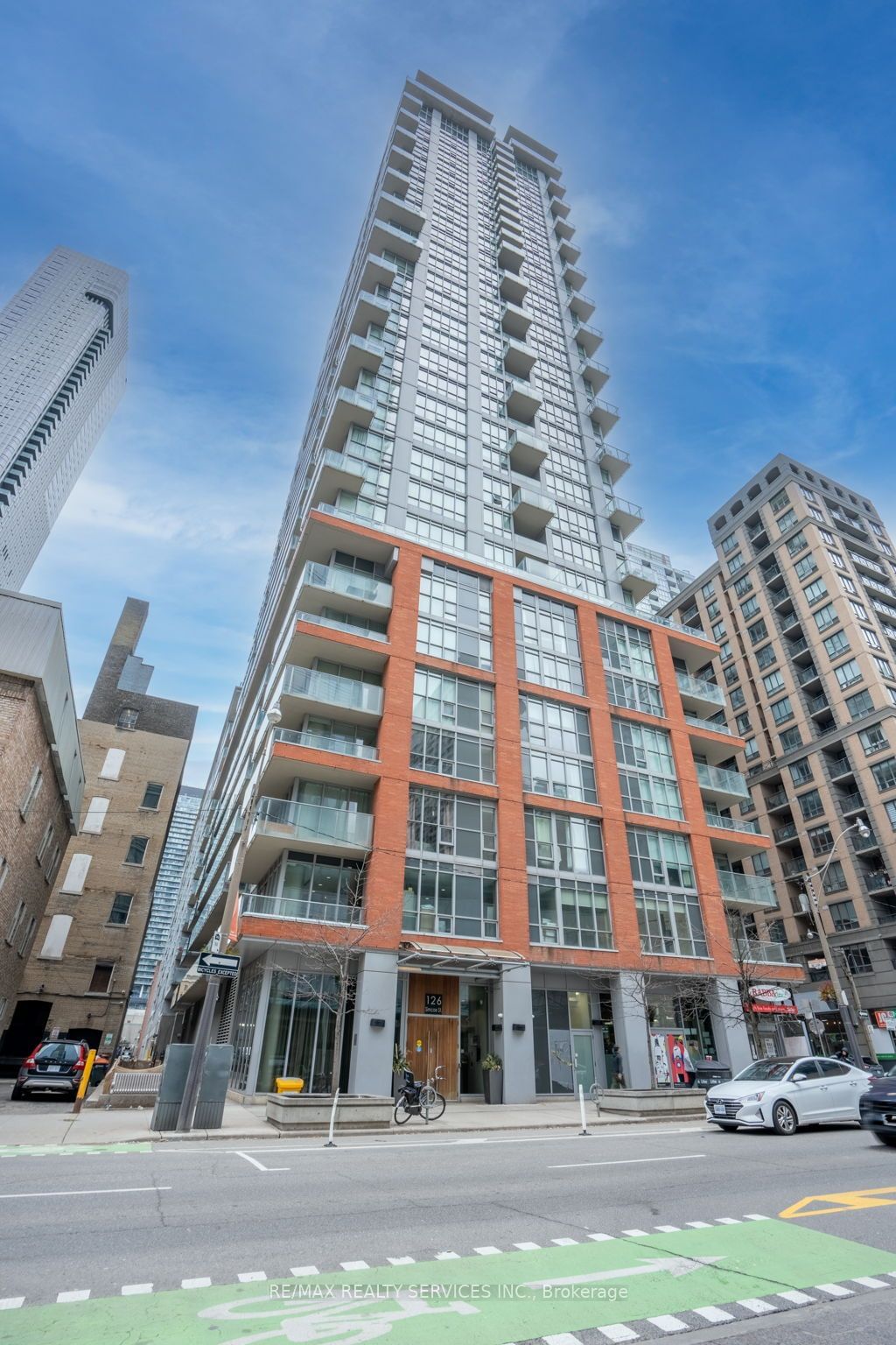 126 Simcoe St, unit 3008 for rent