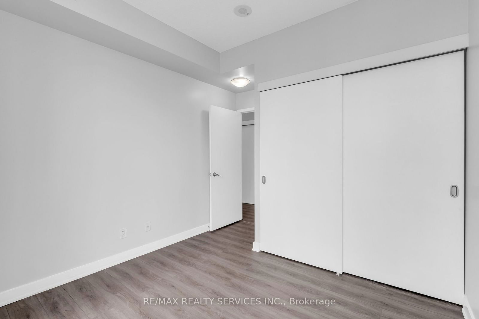 126 Simcoe St, unit 3008 for rent