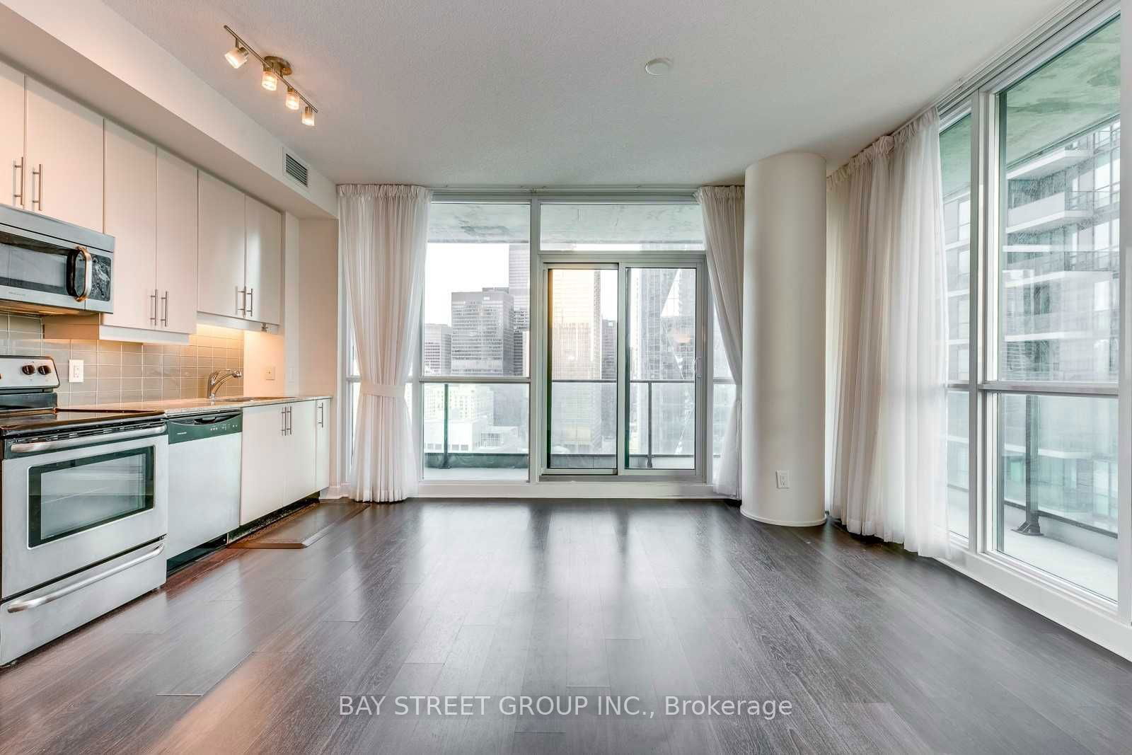 33 Bay St, unit 2704 for rent